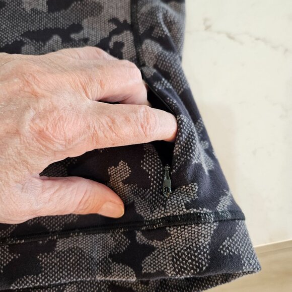 Lululemon Runderful Long Sleeve Sz 8 Heritage Camo Jacquard Black Lunar Rock - Picture 7 of 10